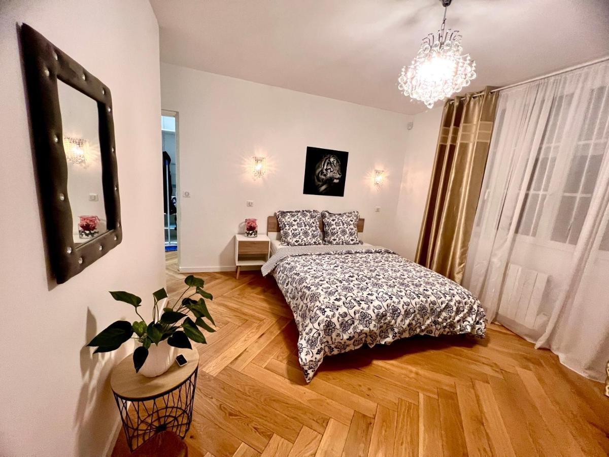 Alexandru Home 布瓦西-圣莱热 外观 照片